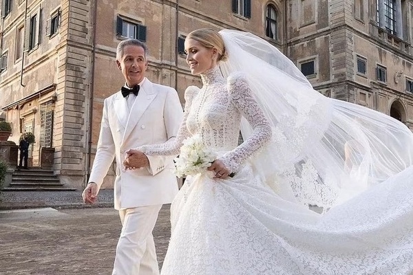 Siêu mẫu 9X cưới tỷ phú thời trang hơn 31 tuổi