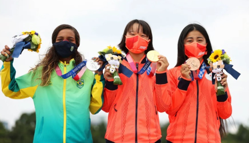 Nữ VĐV 13 tuổi đi vào lịch sử thể thao Nhật Bản với HCV Olympic