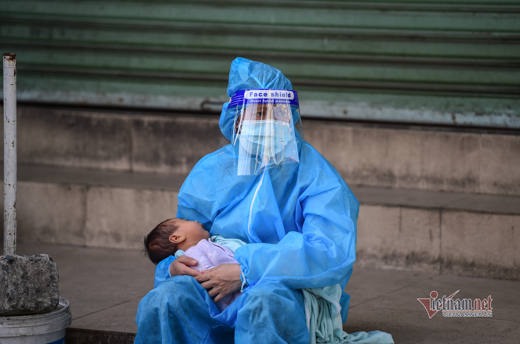 Ánh mắt đỏ hoe khi được đi xe miễn phí từ TP.HCM về quê tránh dịch