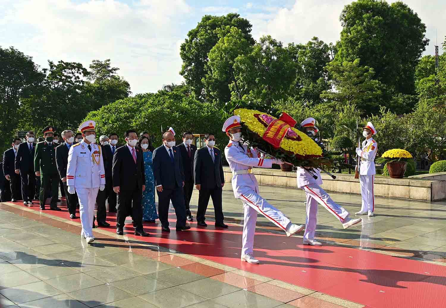 Lãnh đạo Đảng, Nhà nước tưởng niệm các Anh hùng liệt sĩ