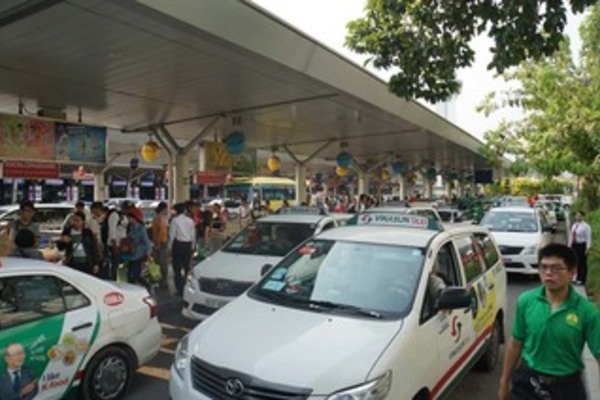 Taxi có cấp phép ở TP.HCM được hoạt động sau 18h?