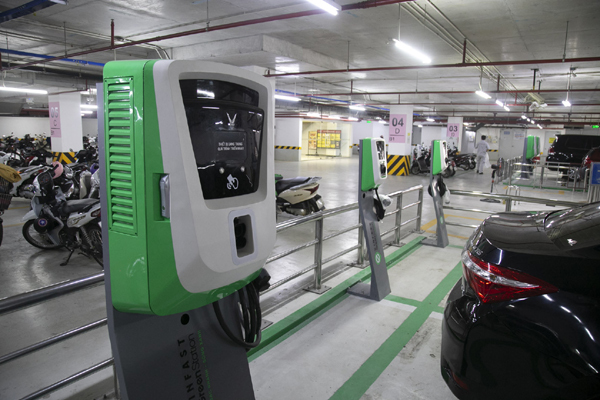 VinFast lắp đặt thần tốc hơn 8.100 cổng sạc ô tô, xe máy điện ở 60 tỉnh thành
