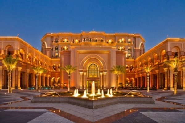 Khám phá những khách sạn có thiết kế 'độc và dị' nhất UAE