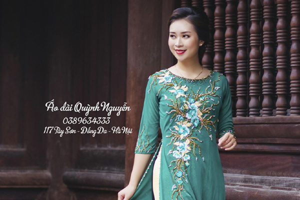 Áo dài Quỳnh Nguyễn: họa tiết độc đáo, tinh tế được lòng khách mua