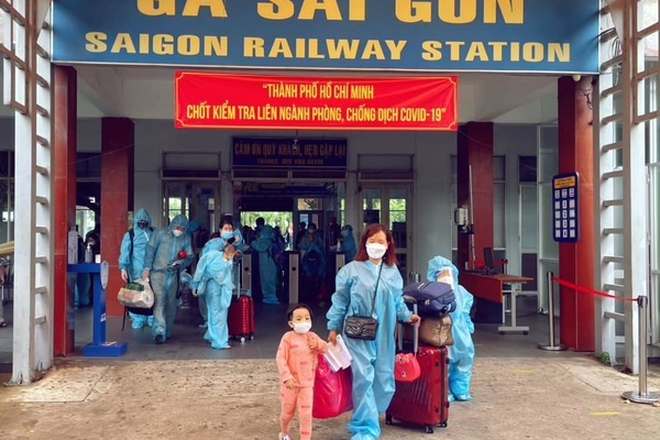 Tàu hỏa đưa hàng trăm công dân Quảng Trị, Hà Tĩnh về quê tránh dịch