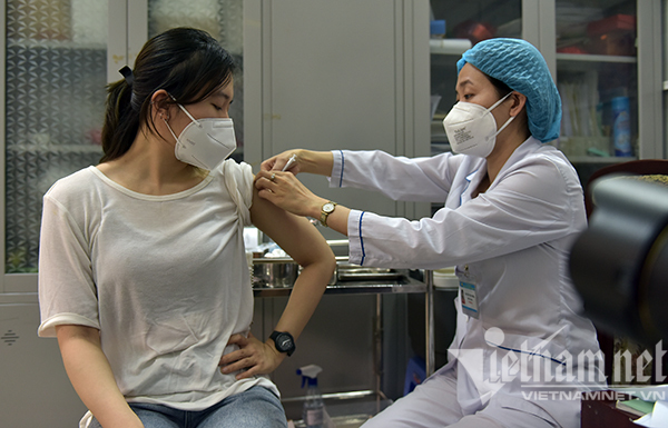 Tăng tốc tiêm chủng vắc xin Covid-19 để chậm nhất nửa đầu năm 2022 đạt miễn dịch cộng đồng