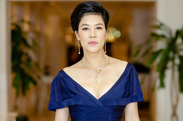 Tuổi 49 đẹp mặn mà của ca sĩ Thu Phương