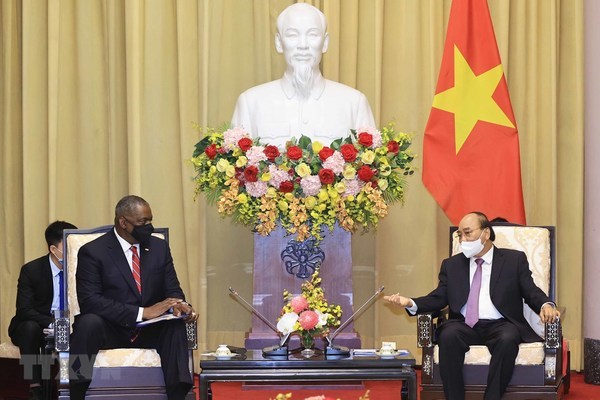 Chủ tịch nước Nguyễn Xuân Phúc tiếp Bộ trưởng Quốc phòng Hoa Kỳ