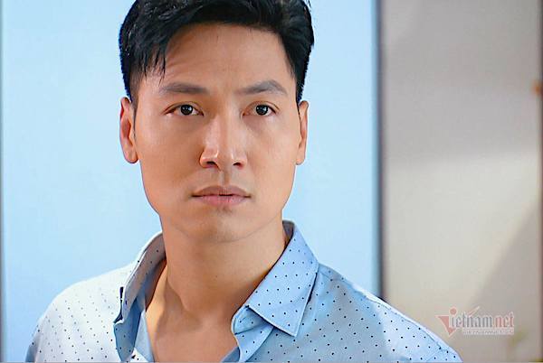 'Hương vị tình thân': Giám đốc Long khiến tôi bực bội muốn tắt tivi