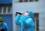 Bệnh nhân Covid hò reo cổ vũ Phương Thanh, Lê Minh hát dưới mưa