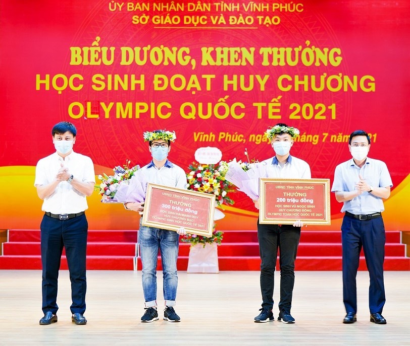 Vĩnh Phúc thưởng hơn 1 tỷ đồng cho thầy trò đoạt giải Olympic quốc tế