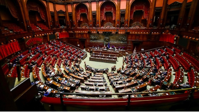 Quốc hội Italia tranh cãi chuyện thẻ thông hành Covid-19