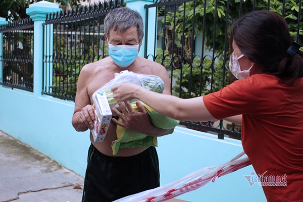 'Người Sài Gòn đùm bọc nhau qua đại dịch, thấy ấm áp biết bao'