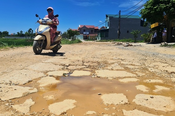 Mượn đường xã ở Thanh Hóa để thi công dự án, đường nát bươm không sửa lại