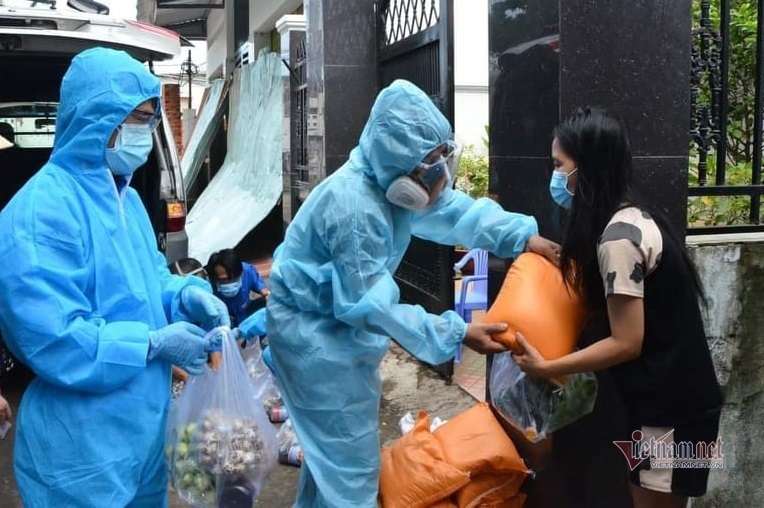 Cách xịt sát khuẩn phòng Covid-19 sau khi mua thực phẩm về nhà