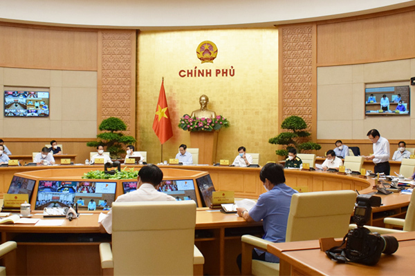Thủ tướng: Bám sát thực tiễn để có cách tiếp cận, giải pháp mới chống dịch Covid-19