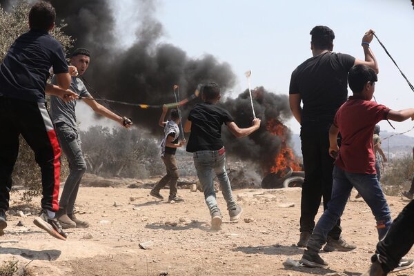 Biểu tình dữ dội ở Bờ Tây, hàng trăm người Palestine bị thương