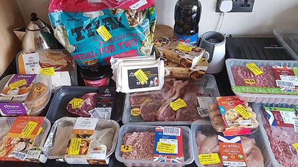 Tích cực săn đồ giảm giá, người đàn ông mua được nhà ở tuổi 33