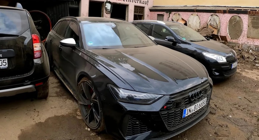 YouTuber gặp rắc rối với Audi vì dùng xe chạy thử đi cứu trợ vùng lũ
