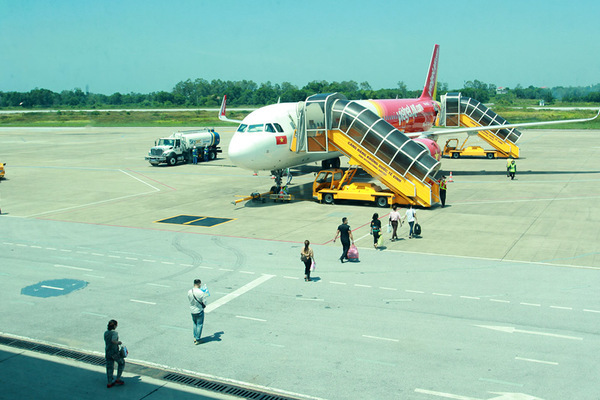 Doanh nghiệp tài trợ 10 chuyến bay đưa người Nghệ An từ vùng dịch về quê
