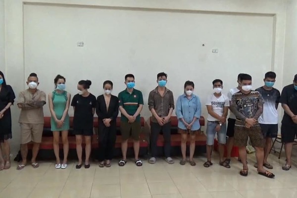 Khởi tố 5 người trong nhóm Dương Minh Tuyền bị bắt ở quán karaoke