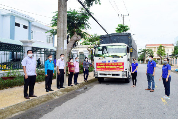 Thêm 15 tấn hàng nghĩa tình gửi từ Sóc Trăng đến TP.HCM