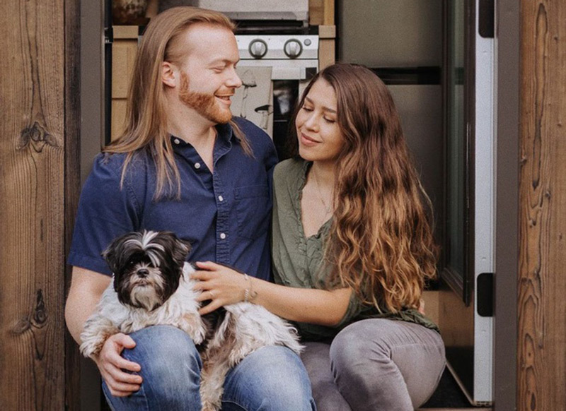 Cặp vợ chồng Mỹ sống tách biệt trong rừng sâu