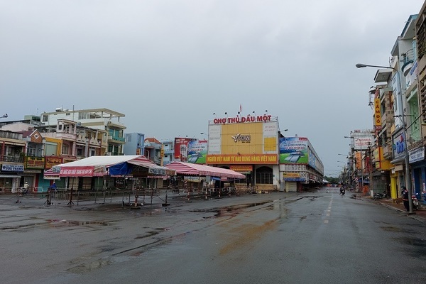 Bình Dương giãn cách xã hội thêm 14 ngày, siết hoạt động của shipper