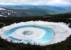 Kỳ lạ hồ nước biến thành 'Mắt rồng' chỉ trong một đêm ở Nhật Bản