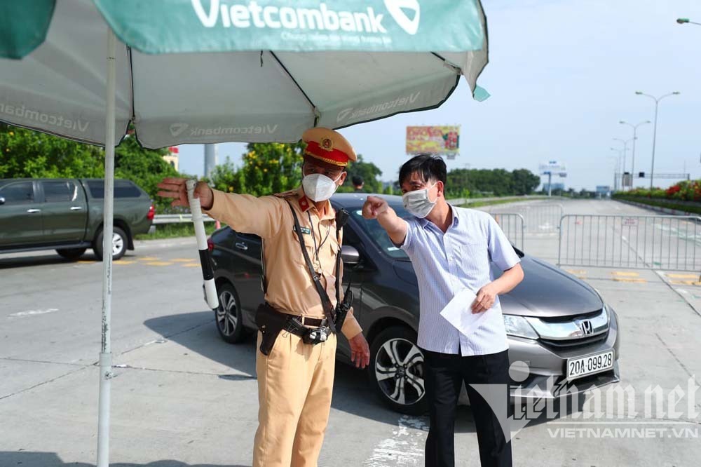 Hà Nội siết chặt cửa ngõ sau công điện của Thủ tướng, có được về quê đón con?