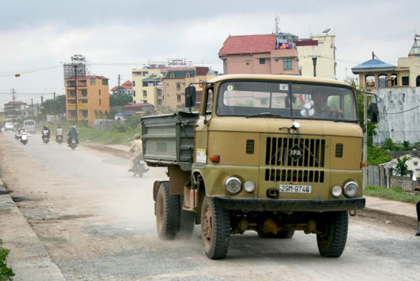 Hanoi to put 5,000 old vehicles through emissions test by 2022