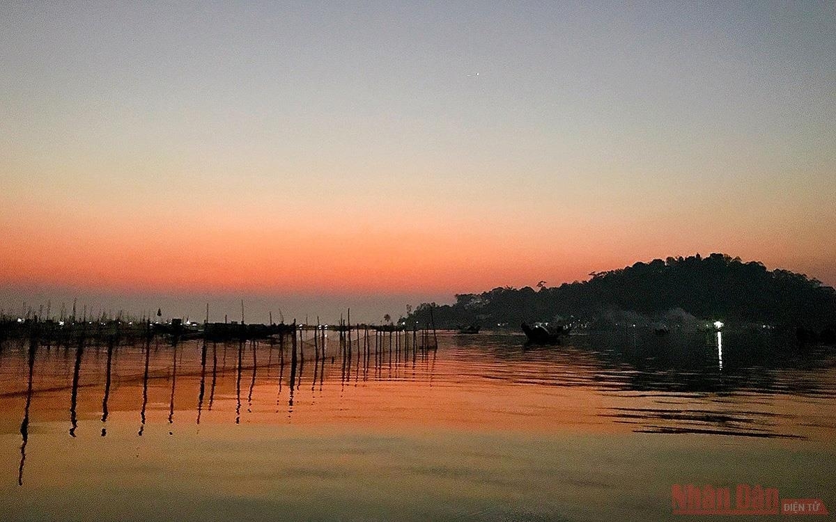 Shimmering beauty of Cau Hai Lagoon