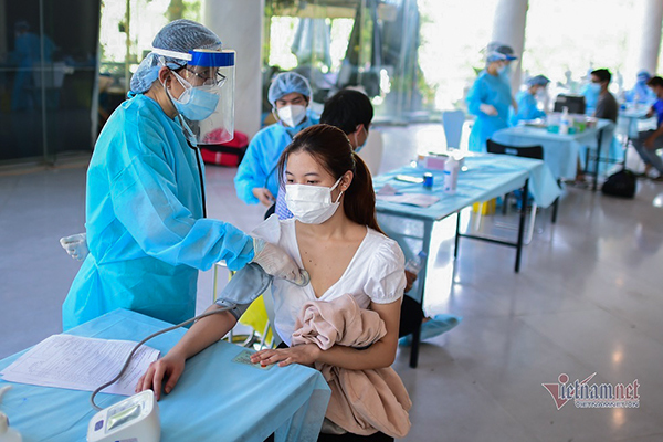 HCM City calls on workers from other provinces to stay and get vaccinated