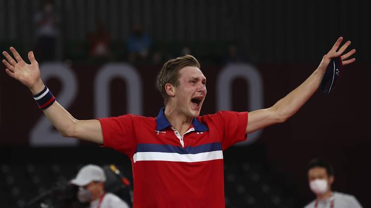 Rửa hận Chen Long, Viktor Axelsen giành HCV lịch sử ở ...