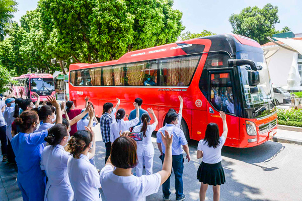Giám đốc Bạch Mai cùng gần 200 nhân viên vào TP.HCM chống dịch