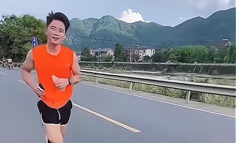 Cãi thua vợ, anh chồng chạy bộ 30km về nhà ngoại