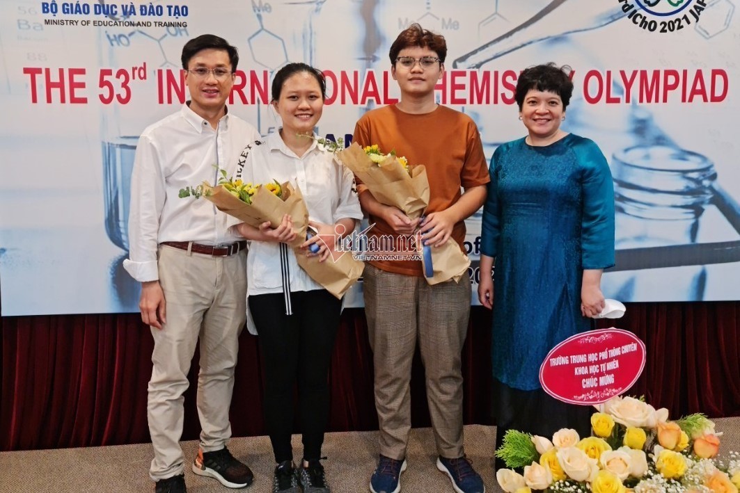 Hà Nội thưởng giáo viên và học sinh đạt giải quốc tế