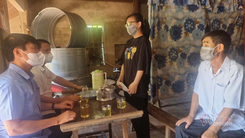 Niềm vui đến với nữ sinh Hà Tĩnh đạt hơn 28 điểm khối B không có tiền đi học