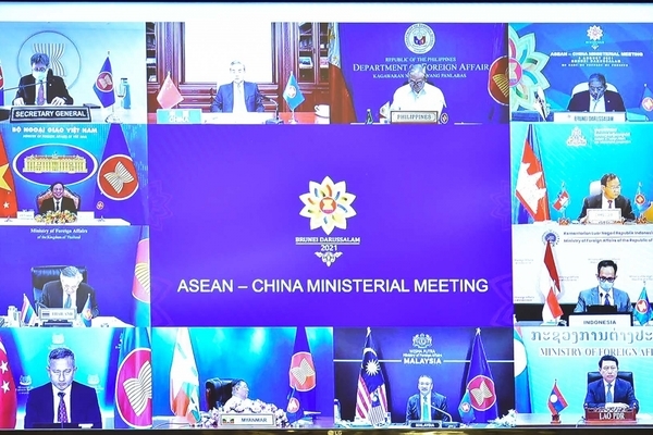 Các bộ trưởng ngoại giao ASEAN-Trung Quốc cam kết tiếp tục thực hiện đầy đủ và hiệu quả DOC, thúc đẩy đàm phán xây dựng COC hiệu quả