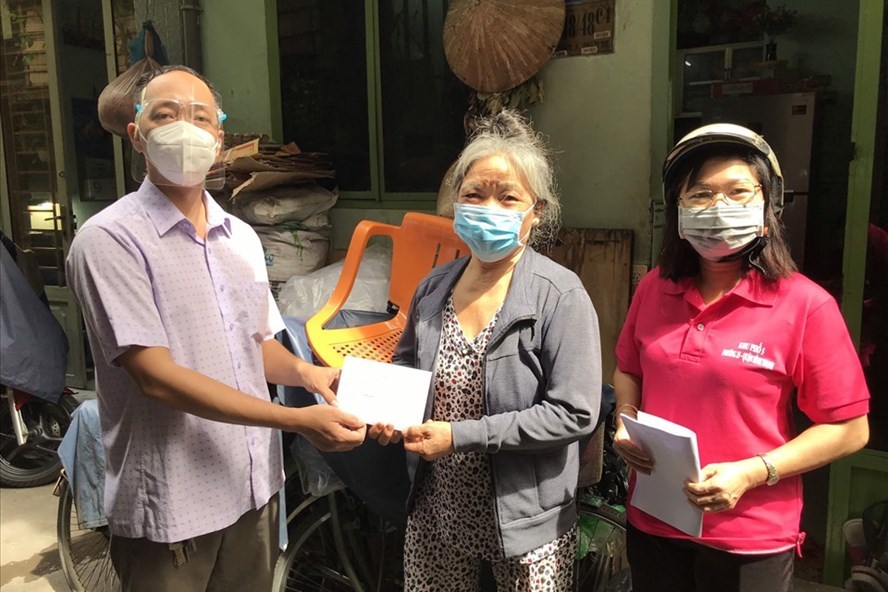 Hơn 761 tỷ hỗ trợ cấp thiết cho lao động mất việc, người nghèo đợt 2 ở TP.HCM