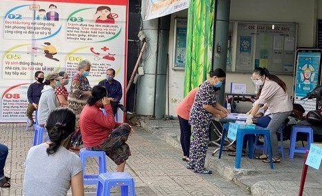 TP.HCM trao tiếp gần 1.000 tỷ đồng cho người bị ảnh hưởng bởi dịch Covid-19