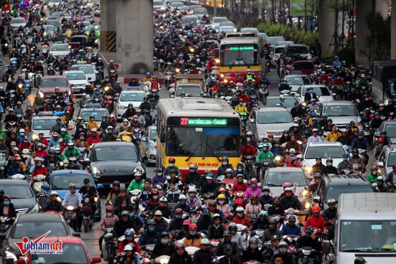 Fighting traffic gridlocks: Hanoi needs more than one hero