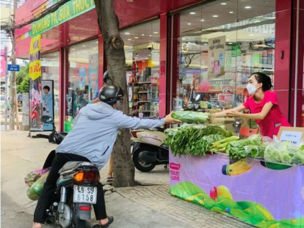 Tech savvy duo create map of shops selling essential goods in HCM City