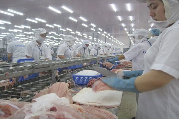 Southern seafood companies struggle to keep workers on-site