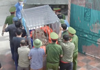 Hình ảnh chuồng sắt nhốt 17 con hổ như nuôi lợn trong nhà dân ở Nghệ An
