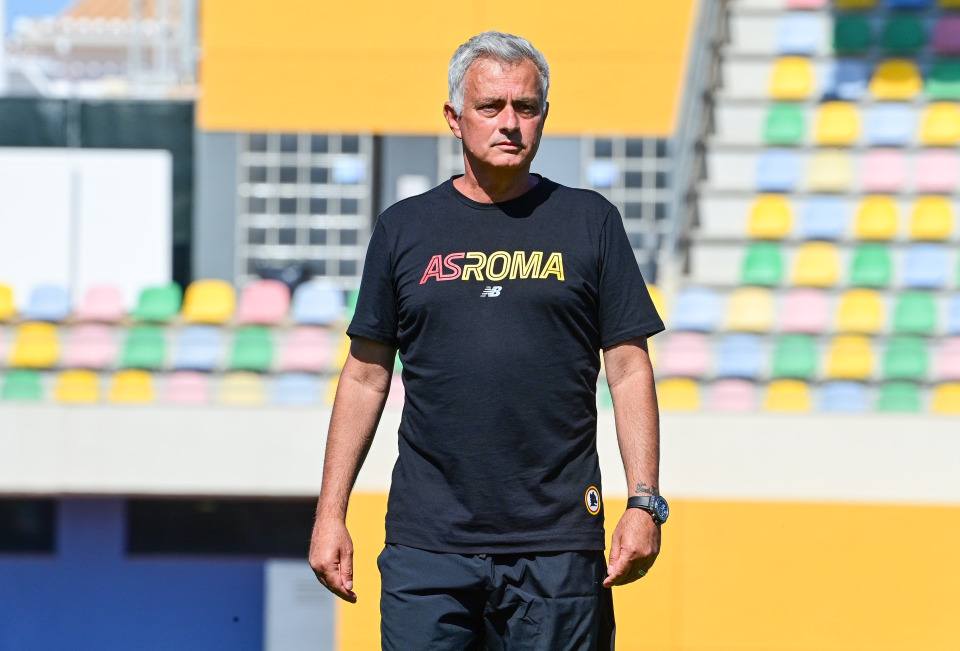 Mourinho đối diện cuộc tháo chạy hàng loạt ở Roma