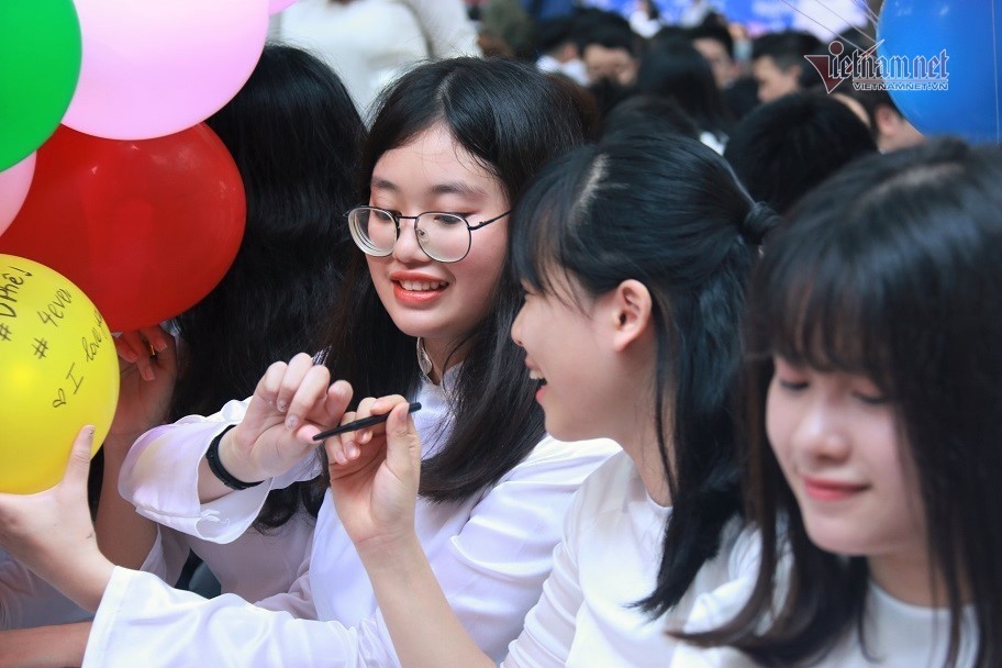 Bộ GD-ĐT đề nghị giữ ổn định mức học phí trong năm học mới