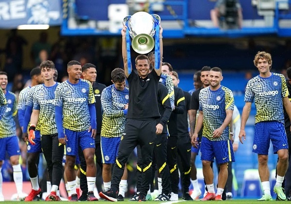 Chelsea bị Tottenham cầm hòa trong ngày khoe cúp vô địch C1