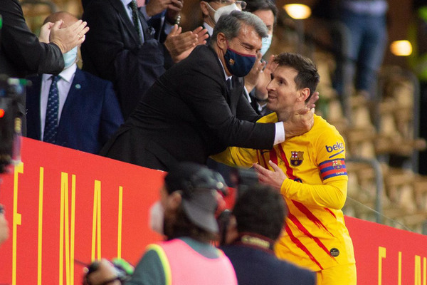 Barca chia tay Messi: Không chỉ là tiền bạc