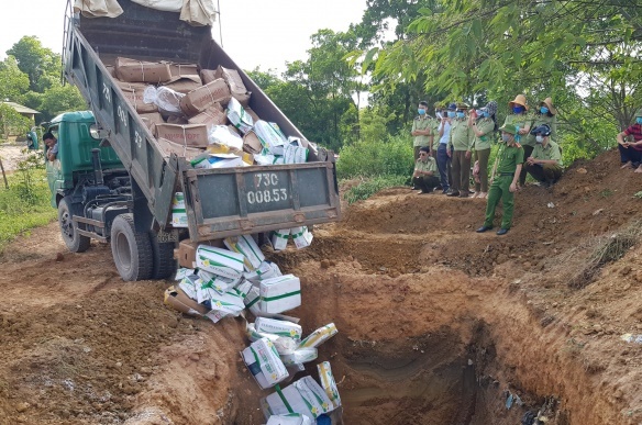 Quảng Bình phòng ngừa dịch bệnh xâm nhiễm: Tiêu hủy gần 2 tấn gia cầm không rõ nguồn gốc